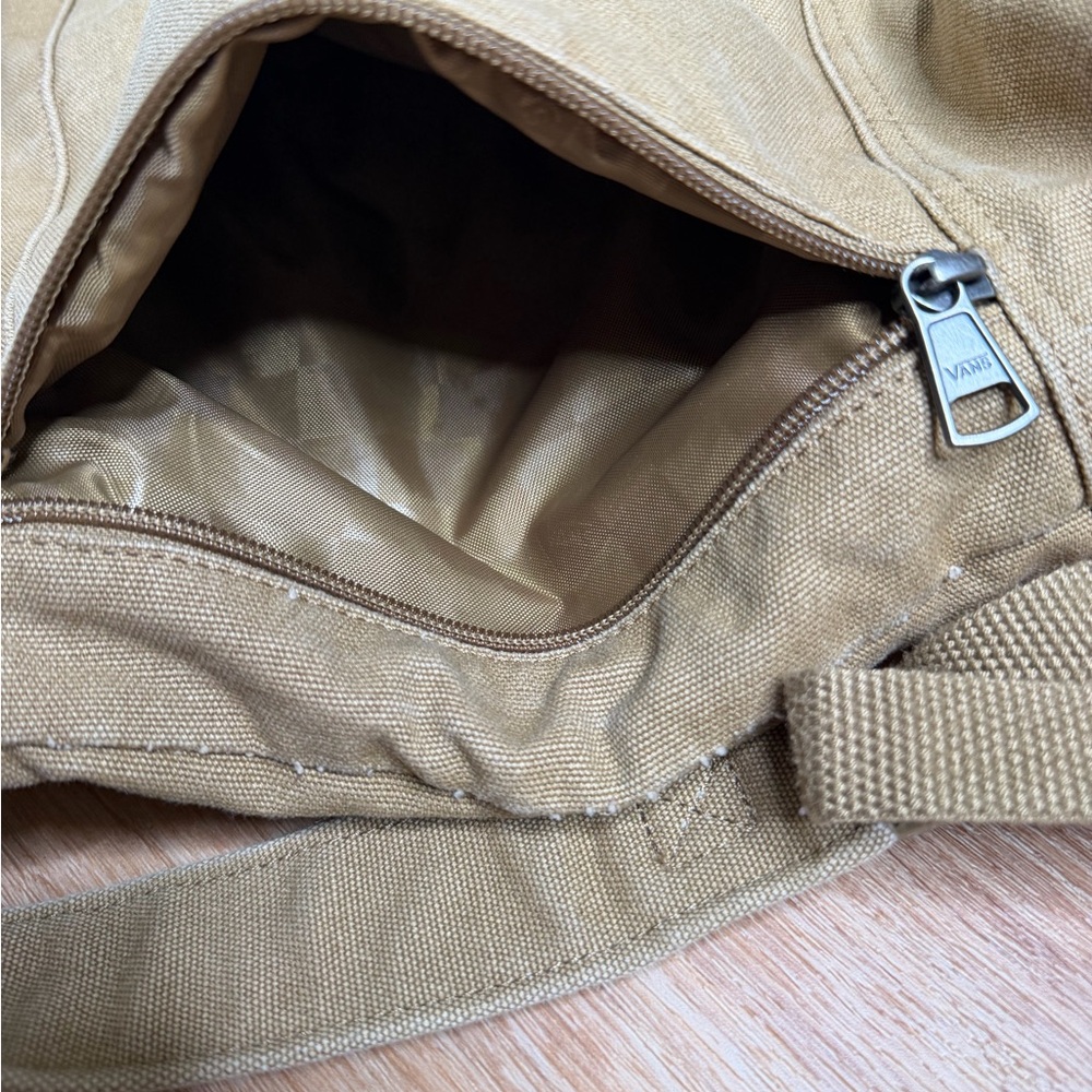 Vans Off The Wall - Brown Canvas Backpack, Zip top, Foldover Bag - Picture 7 of 9